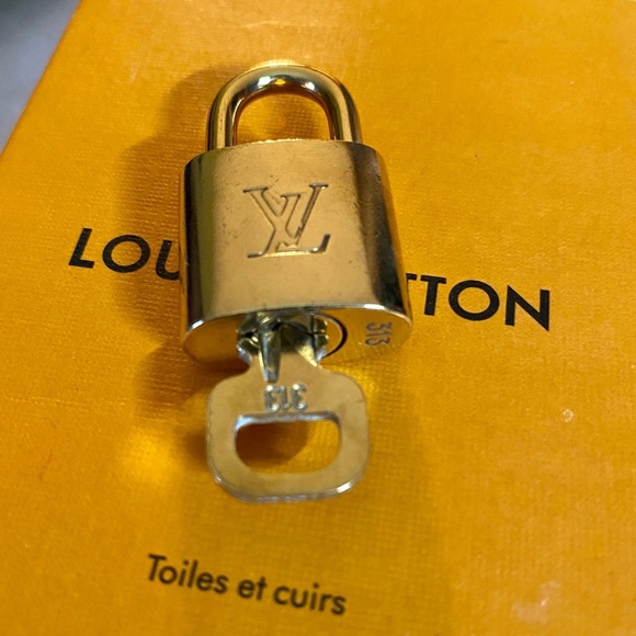 Louis Vuitton brass lock set with key #313 Authentic padlock - Picture 3 of 4